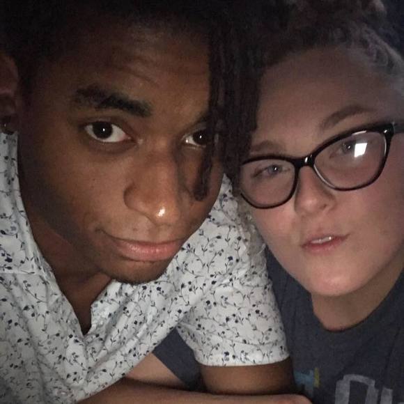 Meet your Posher, Aubry - Picture 1 of 1